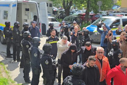 dosarul calul troian din km 4 5 face pui diicot constanta a facut mai multe disjungeri si clasari vezi aici cine a scapat de acuzatii nu exista probe 6a0320851e348