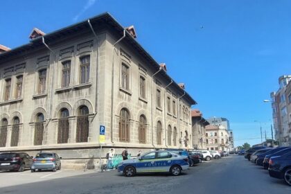 dupa ce au pierdut fondurile pentru reabilitare acum au inaintat un proiect care ar fi distrus cladirea colegiului mircea cel batran 69f91a6143559