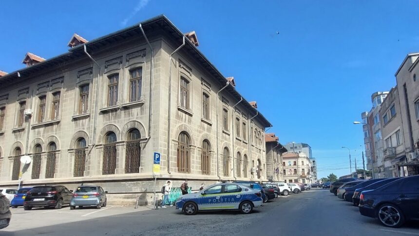 dupa ce au pierdut fondurile pentru reabilitare acum au inaintat un proiect care ar fi distrus cladirea colegiului mircea cel batran 69f91a6143559