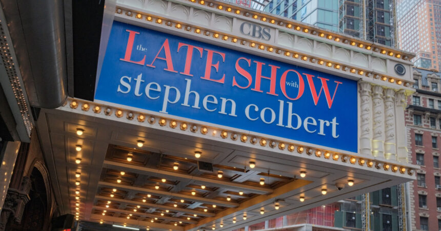 emisiunea late show cu stephen colbert difuzata pentru ultima data invitatul special paul mccartney a interpretat hello goodbye 6a119223b6acf