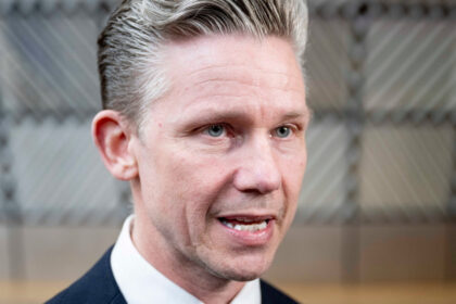 exclusiv pal jonson ministrul suedez al apararii daca romania si flancul estic al nato sunt puternice la fel e si flancul nordic 6a04d966a0093