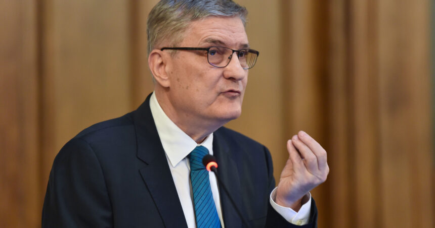 exclusiv presedintele consiliului fiscal romania risca stagflatie si o retrogradare la junk daca nu continua reducerea deficitului 6a0c7d47cef70