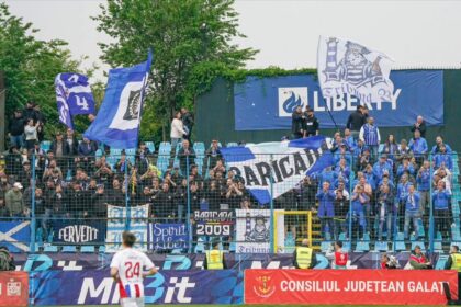 fanii farului au rabufnit la galati gica popescu contestat din peluza 6a007eb831ec1