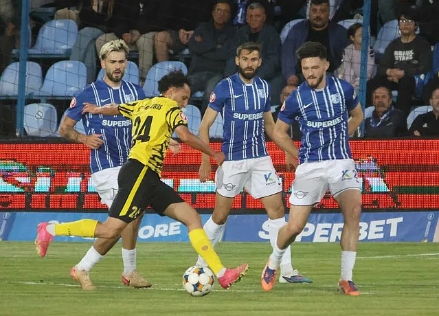 farul a terminat play out ul in genunchi si merge in barajul pentru evitarea retrogradarii 6a0c243281210