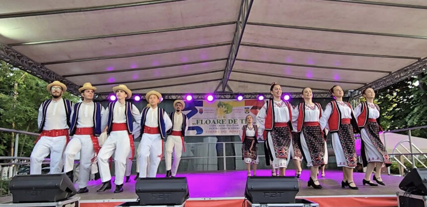 foto ansamblul folcloric romancuta din cumpana a obtinut un dublu premiu i la festivalul concurs floare de tei desfasurat la corabia 6a1bdbf351bcd
