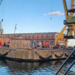 foto interventie de urgenta a arsvom in portul constanta pentru salvarea a trei membri ai echipajului golden shark 6a00c3d4b1367