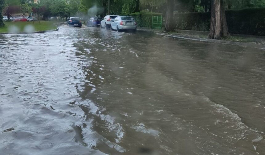 foto video a fost potop la mangalia bulevardul s a transformat in lac urban cu valuri 6a0ddd8327531