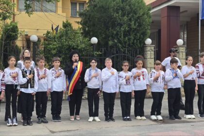 foto video primaria cumpana celebreaza ziua eroilor neamului 6a0ed388edfe0
