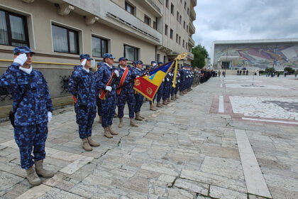 foto ziua eroilor a fost sarbatorita in piata republicii din mangalia de militarii garnizoanei si oficialitati 6a0ede37e966a