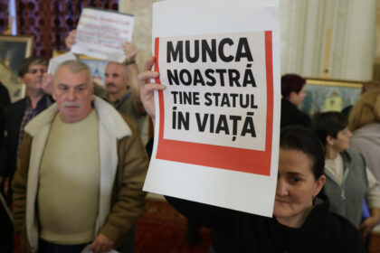functionarii din parlament ameninta cu greva generala din cauza noii legi a salarizarii nu solicitam privilegii 6a18286677832