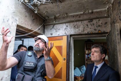 galerie foto presedintele nicusor dan in vizita la persoanele afectate de explozia cauzata de drona ruseasca 6a1a19b893c10