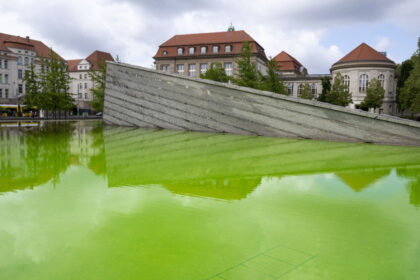 galerie foto protest verde in germania fantani colorate in zeci de orase de activisti ai miscarii extinction rebellion 6a0f45c819792