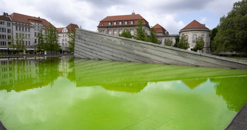 galerie foto protest verde in germania fantani colorate in zeci de orase de activisti ai miscarii extinction rebellion 6a0f45c819792