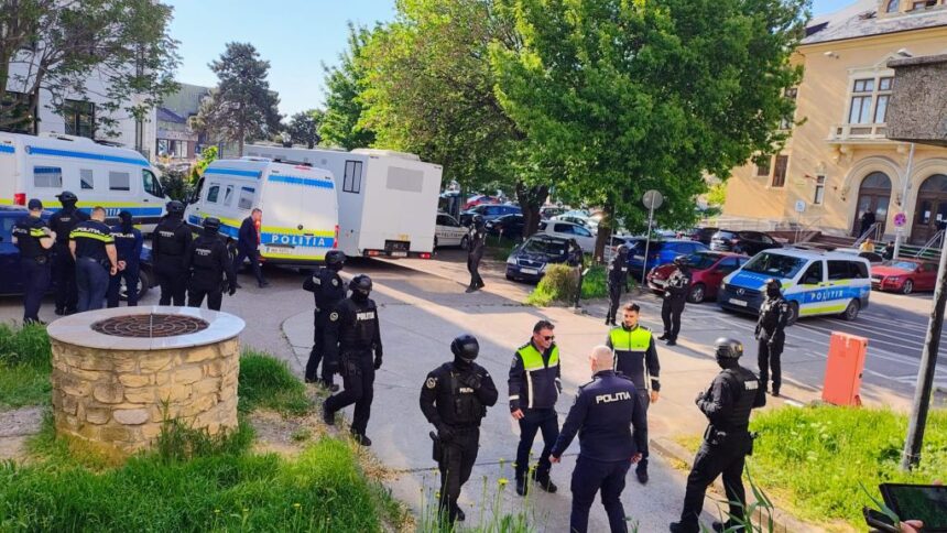galerie fotovideo mascatii au impanzit palatul de justitie baietii din km 4 5 adusi la instanta 6a0c035da39d4