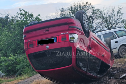 grav accident in comuna ostrov un autoturism cu numere de polonia a fost proiectat intr un stalp dupa ce a lovit o alta masina 6a0a0fb359f9f