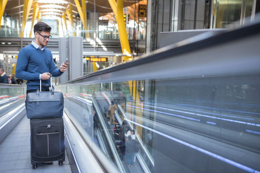 imbarcarea in aeroporturile din romania mult mai rapida sistemul self baggage drop off introdus pe aeroportul henri coanda 69f715045d8ac