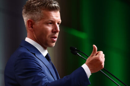 in primul sau discurs in calitate de prim ministru peter magyar i a dat presedintelui ungariei un ultimatum pentru a demisiona 69ff73fa8a305
