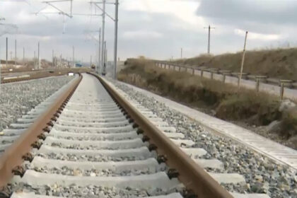 incendiu la locomotiva unui tren pe ruta ramnicu valcea sibiu pasagerii au fost evacuati dn 7 si calea ferata blocate 6a0de9bdcf690