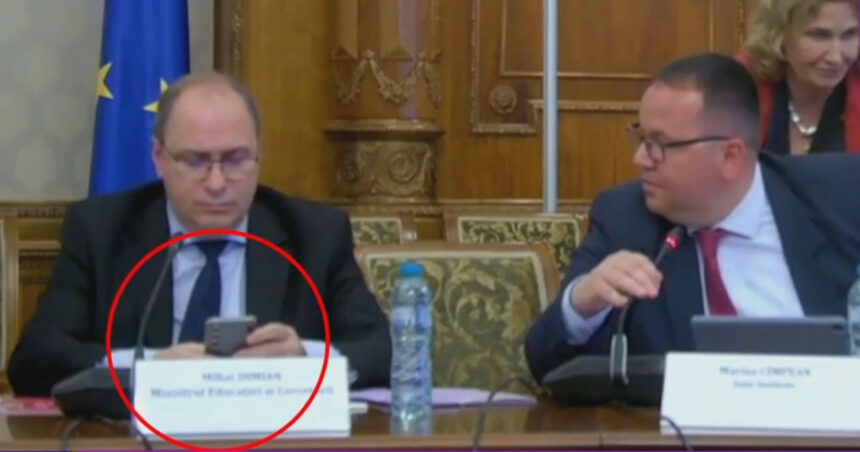 mihai dimian anunta ca isi va dona salariul de ministru dupa criticile ca a ignorat discursul unei eleve de clasa a v a 6a17db2dcf8c4
