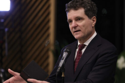 nicusor dan participa astazi la reuniunea comunitatii politicii europene de la erevan 69f8370c6f8cb