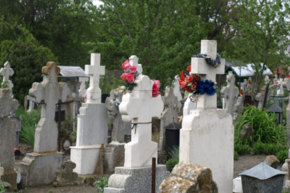 o batrana din ploiesti a ramas fara 70 000 de lei dupa ce doi barbati s au dat drept inspectori de cimitir si au santajat o 69f5d6d5e22dc