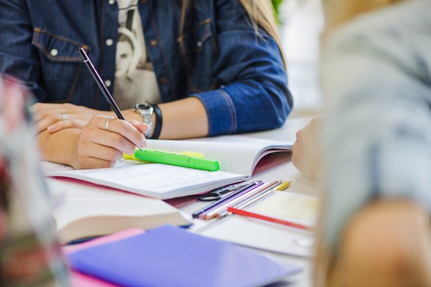 o liceana se judeca de doi ani la constanta pentru anularea notei de la bac scazuta in urma contestatiei cazul a fost si la curtea suprema 6a1265afe90cd