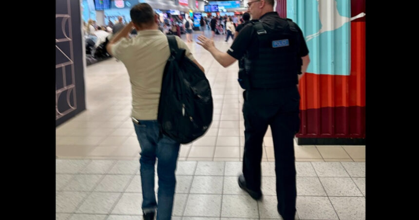 pasagerul unei curse aeriene londra luton bacau dat jos din avion dupa ce a furat ochelari de soare din duty free 6a18b884bc489