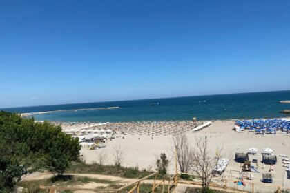 patronul cofetariei bel eclair a construit un beach bar fara autorizatie pe un subsector de plaja din constanta 6a1187fad07cd