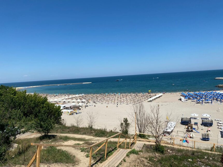 patronul cofetariei bel eclair a construit un beach bar fara autorizatie pe un subsector de plaja din constanta 6a1187fad07cd