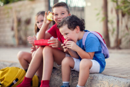 peste 540 000 de elevi si prescolari vor primi masa calda sau pachet alimentar guvernul a aprobat finantarea programului 69fdde84b6f5a