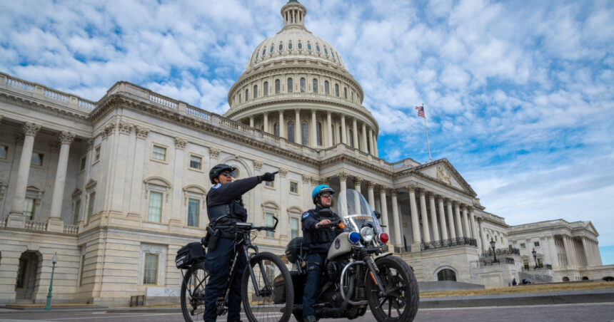 politisti de la capitoliu cer in instanta blocarea fondului de 18 miliarde de dolari creat de trump 6a0e22025ee0c