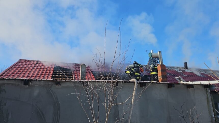 pompierii din constanta in alerta arde o casa de pe strada theodor sperantia 6a0d73f8e4044