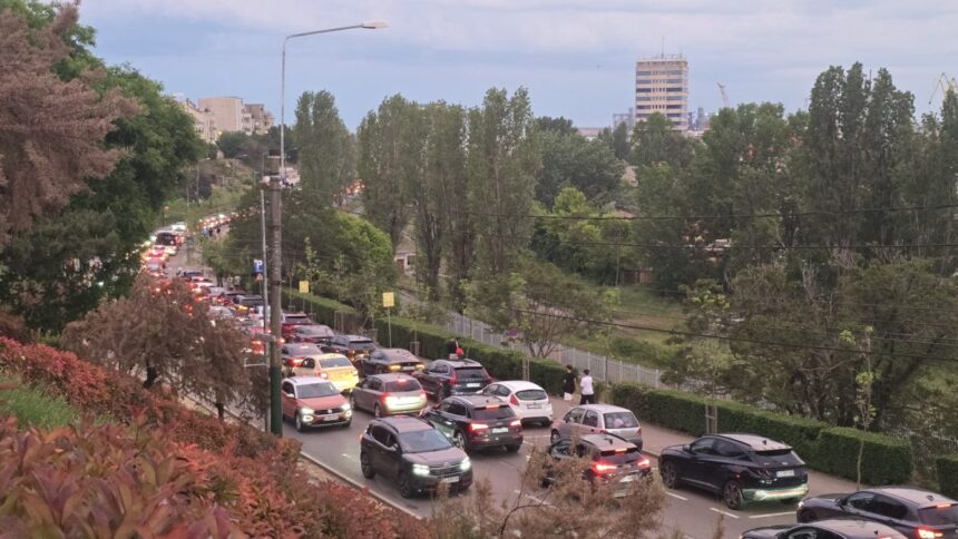 proprietarii de masini din constanta cu ochii pe tribunal judecatorii ar putea anula azi taxa auto de 200 de lei 6a17aba9d5f36