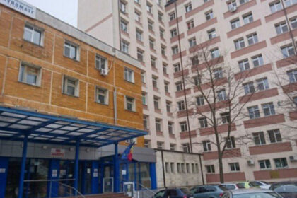 scandal la spitalul judetean botosani barbat retinut dupa ce a jignit cadrele medicale si a distrus o imprimanta 6a1b31561e15e