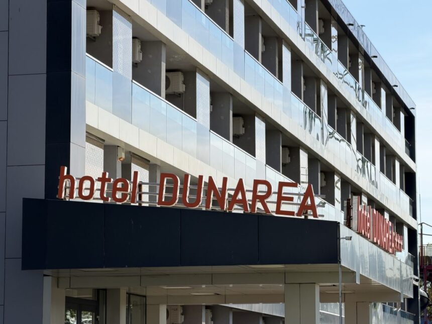 se demoleaza hotelul dunarea noul proprietar a solicitat un certificat de urbanism pentru un nou proiect turistic 6a07a1e4dd4bd