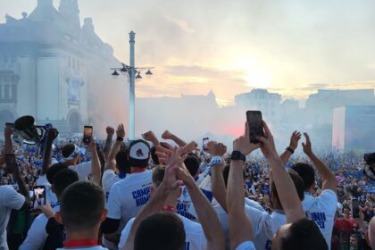 sondaj curs peste jumatate dintre romani sustin organizarea de alegeri parlamentare anticipate inflatia si costul vietii sunt principalele preocupari ale populatiei 6a0ac9f323151