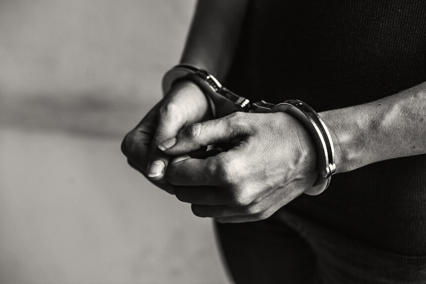 tanar saltat de politisti dupa ce a santajat o minora cu fotografii indecente acesta a postat filmari cu fata pe retelele de socializare 6a03669b246ee
