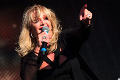 ultimele informatii cu privire la starea de sanatate a lui bonnie tyler diagnosticul medicilor si sansele de supravietuire 6a01f60f1b88f