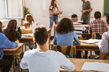 vacanta de vara 2026 incepe mai devreme pentru mii de elevi cand termina scoala clasele a viii a si a xii a 6a19119c4d5b2