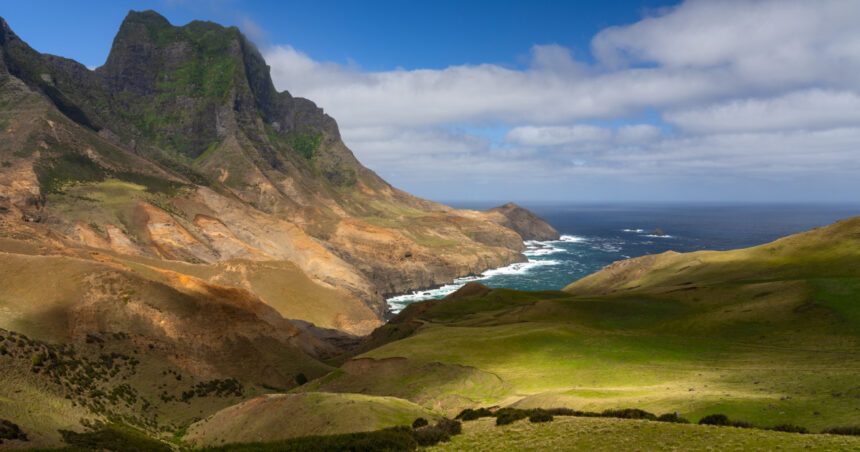 vanatoare de comori pe insula robinson crusoe in chile miza un tezaur estimat la 40 de miliarde de dolari 6a00e165d261d