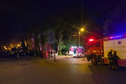 video accident cu trei masini implicate unul dintre soferi a lovit un paramedic si a fugit 69f530678236d