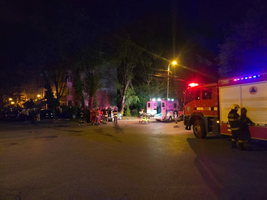 video accident cu trei masini implicate unul dintre soferi a lovit un paramedic si a fugit 69f530678236d
