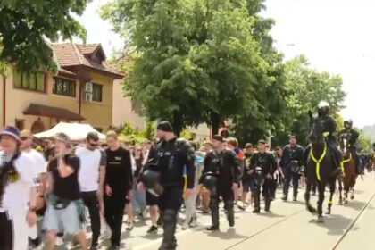 video concert cu risc in bucuresti mii de fani ai artistului max korzh sunt pe strazi politia este in alerta 6a11bb1487966