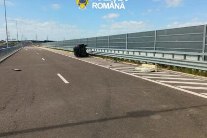 video cursa periculoasa pe autostrada soarelui un barbat s a rasturnat cu masina incercand sa scape de politisti ce au descoperit asupra sa 6a1c125add518