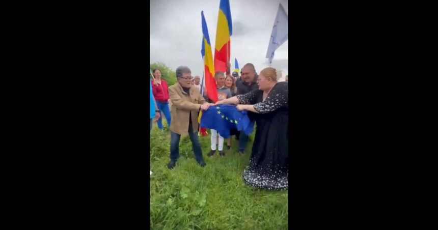 video diana sosoaca a sfasiat drapelul ue de ziua europei in aceeasi zi a fost a fost la ambasada rusiei 6a00352478672
