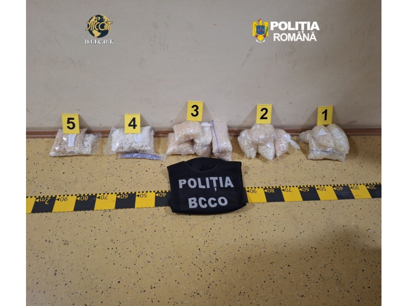 video droguri din germania carate cu trolerele de un minor de 15 ani doua femei si un alt adolescent retinuti de diicot 69fc4983a4603