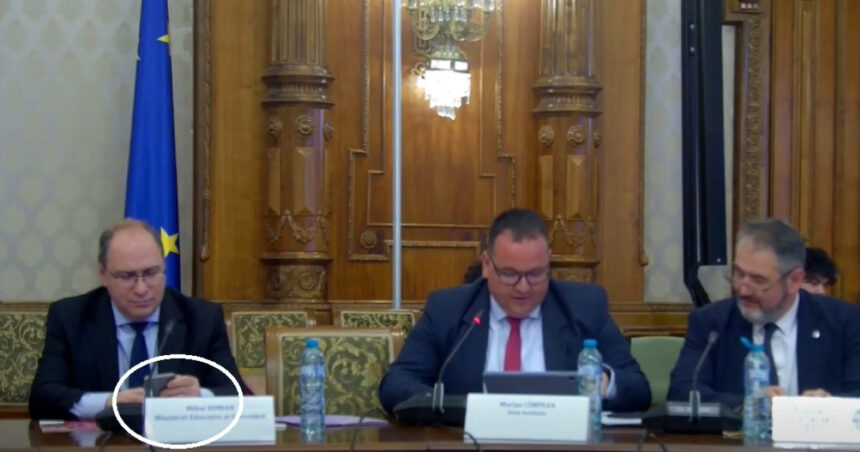 video eleva de clasa a v a discurs in lacrimi despre presiunea din scoala in timp ce ministrul educatiei statea pe telefon 6a16a5b1efade