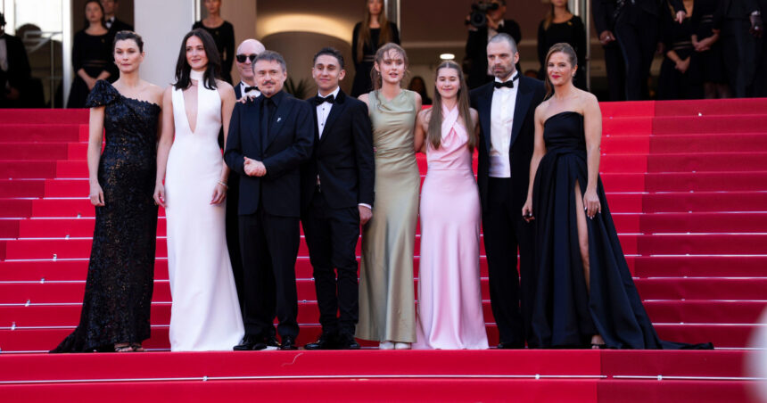 video filmul fjord al lui cristian mungiu cu sebastian stan in distributie ovationat timp de 12 minute la cannes 6a0ca99e0701e