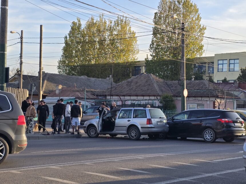 video foto accident rutier intre doua masini pe i c bratianu o persoana a fost ranita 69f8d0ae94ac6