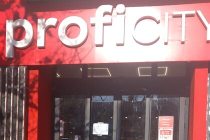 video foto magazinul profi city de pe strada soveja inchis de protectia consumatorului 6a02043a33308